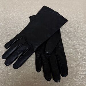 Isotoner Genuine Leather woman’s gloves